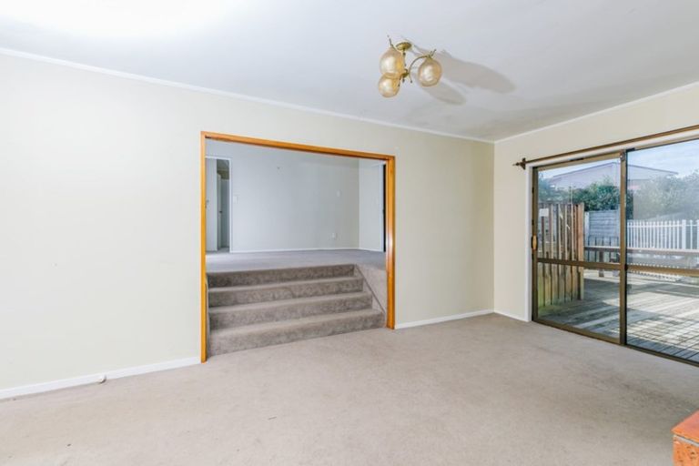 Photo of property in 34 Pahi Place, West Harbour, Auckland, 0618