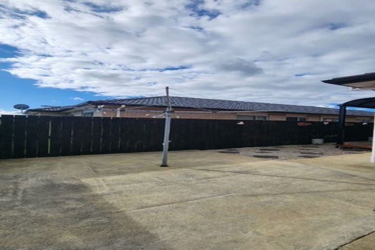 Photo of property in 2 Wellfield Drive, Papakura, 2110