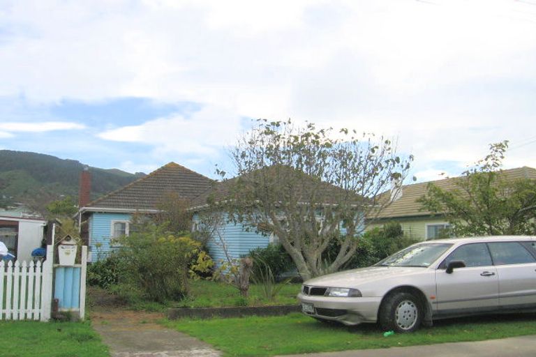 Photo of property in 13 Oxford Street, Tawa, Wellington, 5028