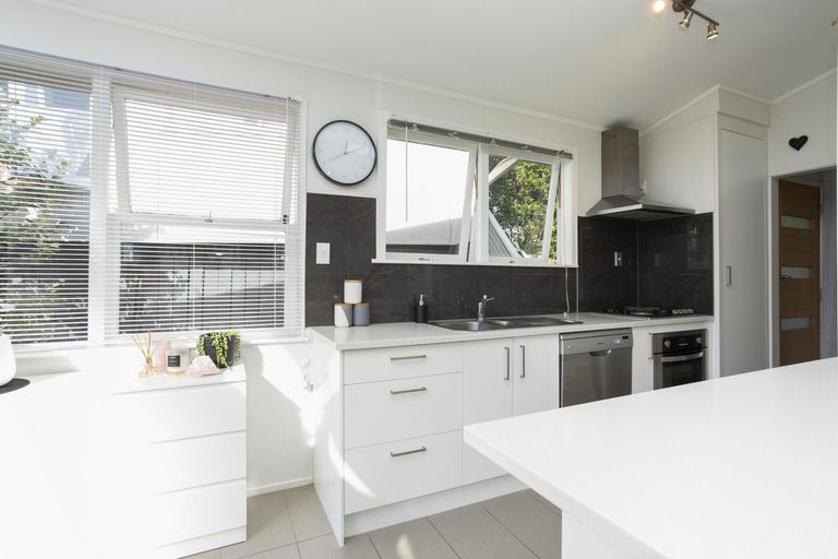 Photo of property in 202 Verbena Road, Birkdale, Auckland, 0626