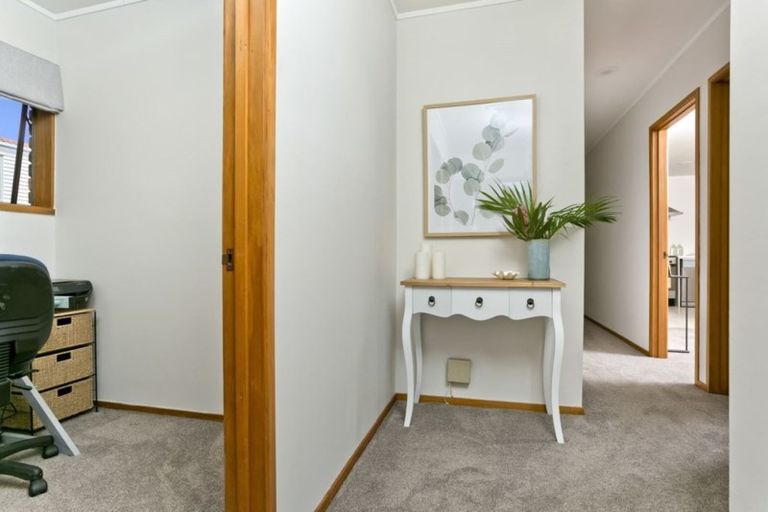 Photo of property in 1/9 Elderwood Lane, Belmont, Auckland, 0622