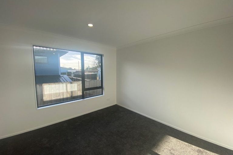 Photo of property in 65a Tiroroa Avenue, Te Atatu South, Auckland, 0610