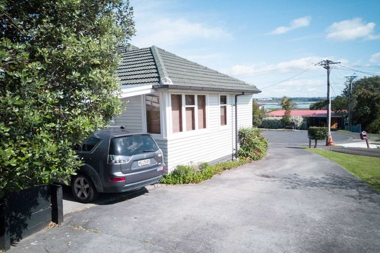 Photo of property in 1/102 Beresford Street, Bayswater, Auckland, 0622