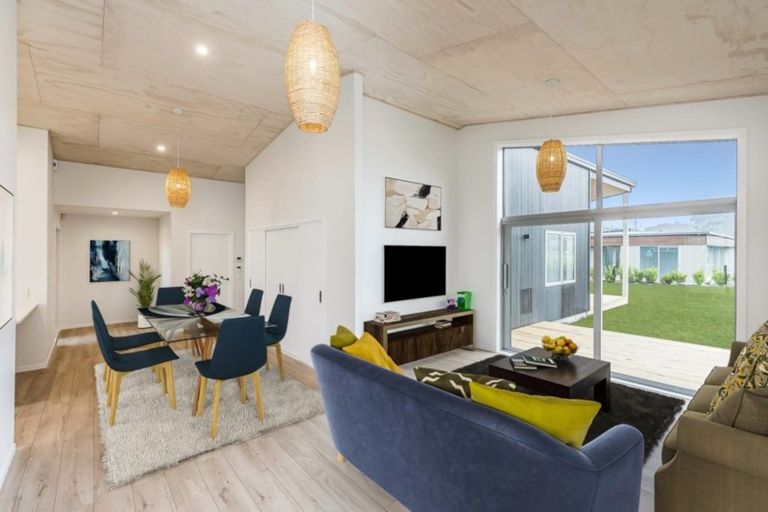 Photo of property in 3 Mirek Street, Waikanae, 5036