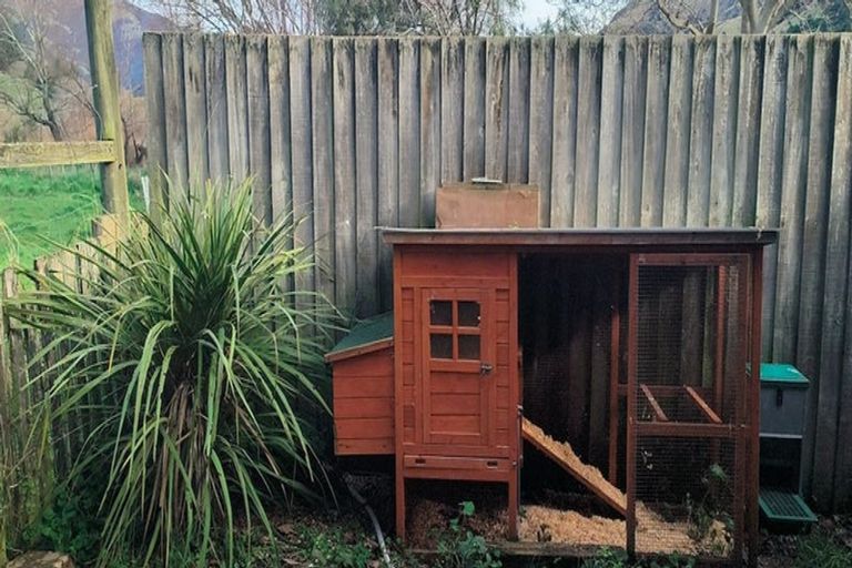 Photo of property in 4310 Christchurch Akaroa Road, Little River, 7591