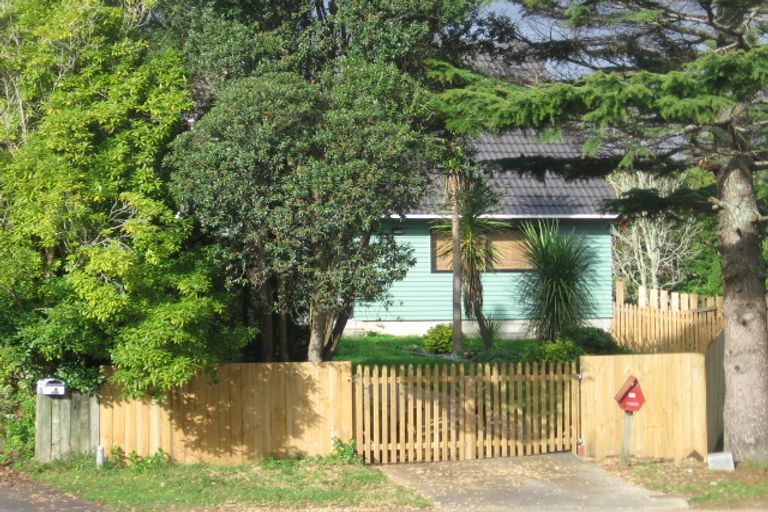 Photo of property in 11 Nielsen Place, Massey, Auckland, 0614