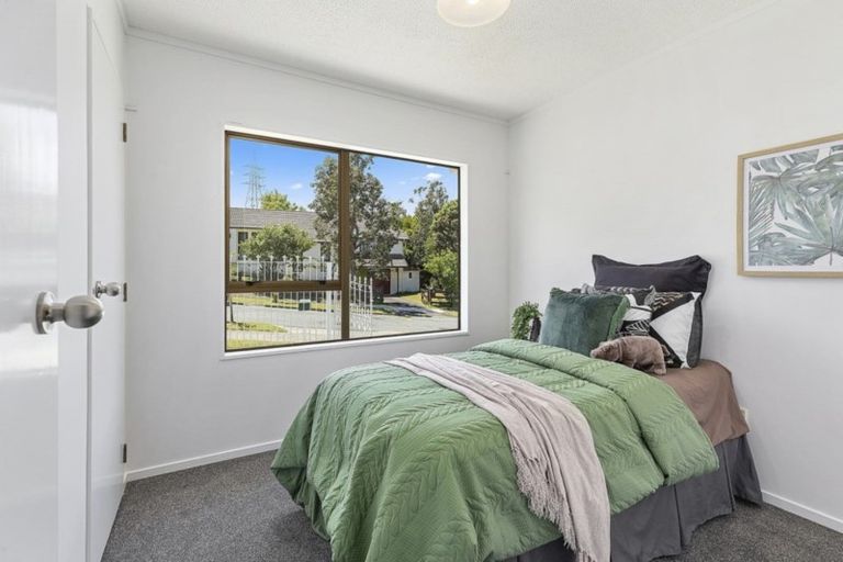 Photo of property in 24 John Witton Drive, Crofton Downs, Wellington, 6035