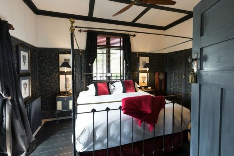 Photo of property in 1 Robertson Street, Russell, 0202