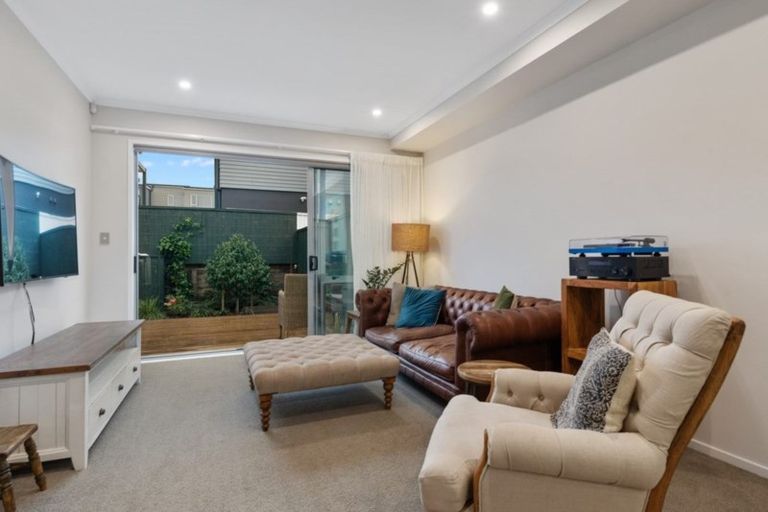 Photo of property in 10 Weta Road, Hobsonville, Auckland, 0616