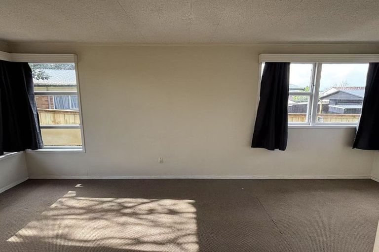 Photo of property in 14 Tatariki Street, Rosehill, Papakura, 2113