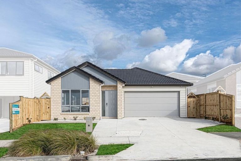 Photo of property in 43 Cloonlyon Drive, Flat Bush, Auckland, 2019