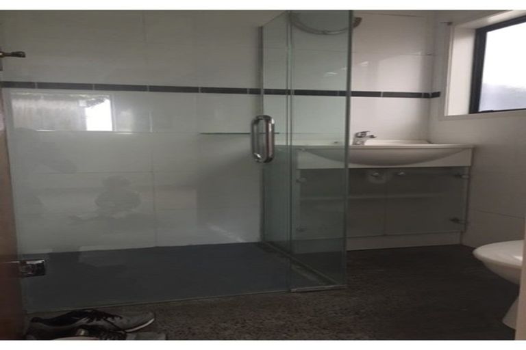 Photo of property in 2a Coniston Avenue, Te Atatu South, Auckland, 0610