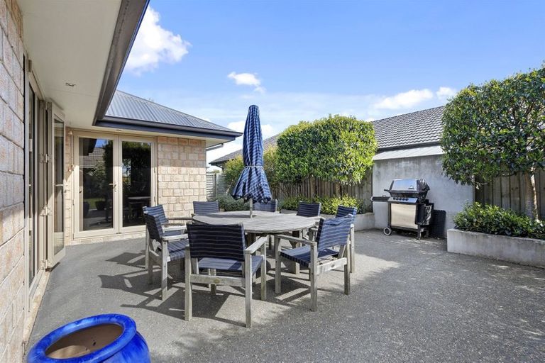 Photo of property in 30 Foresters Crescent, Parklands, Christchurch, 8083