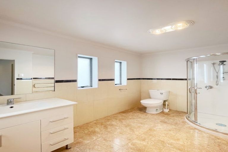 Photo of property in 22f Manuka Road, Glenfield, Auckland, 0629