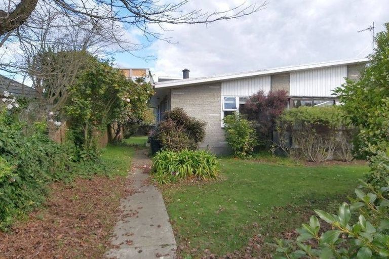 Photo of property in 1/5 Newbridge Place, Ilam, Christchurch, 8041