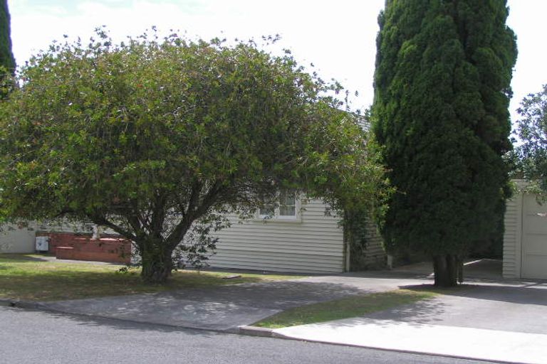 Photo of property in 2a Brown Street, Hauraki, Auckland, 0622