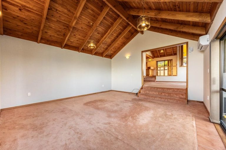 Photo of property in 15 Da Vinci Place, West Harbour, Auckland, 0618