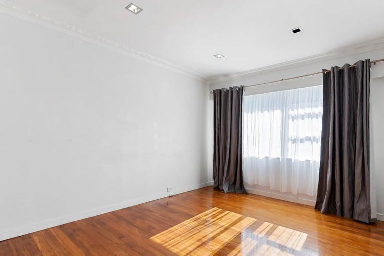 Photo of property in 83 Matipo Road, Mairangi Bay, Auckland, 0630