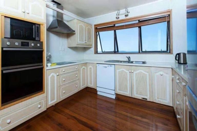 Photo of property in 2/14 Clifton Road, Waiake, Auckland, 0630