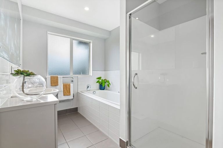 Photo of property in 26 Admirals Court Drive, Greenhithe, Auckland, 0632