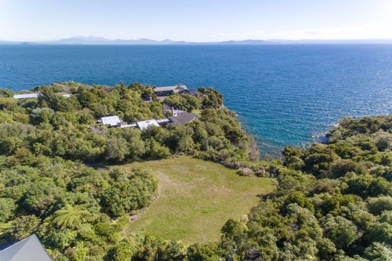 Photo of property in 17 Whakamoenga Point, Acacia Bay, Taupo, 3385