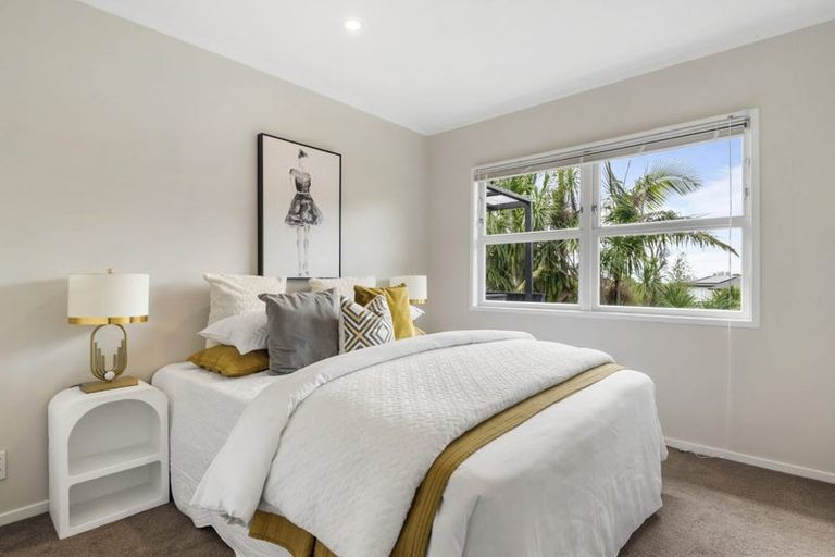 Photo of property in 1/649 Beach Road, Rothesay Bay, Auckland, 0630