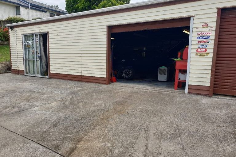 Photo of property in 5 Edgware Road, West Harbour, Auckland, 0618