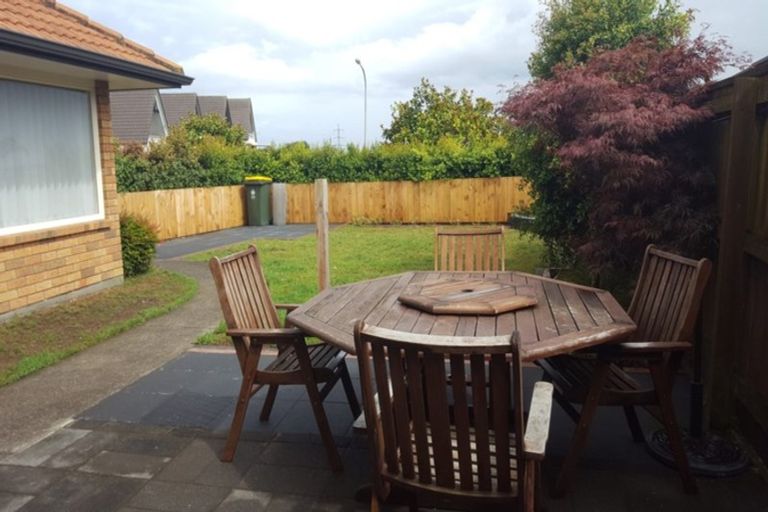 Photo of property in 11 Earnslaw Crescent, Clover Park, Auckland, 2019