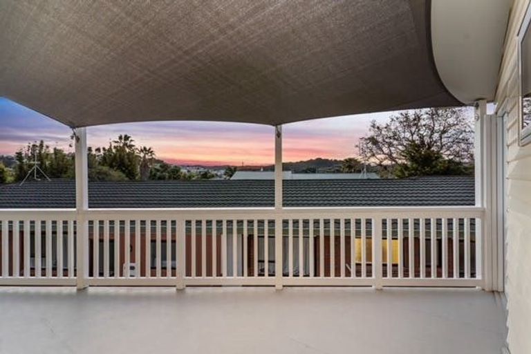 Photo of property in 220 Centreway Road, Orewa, 0931