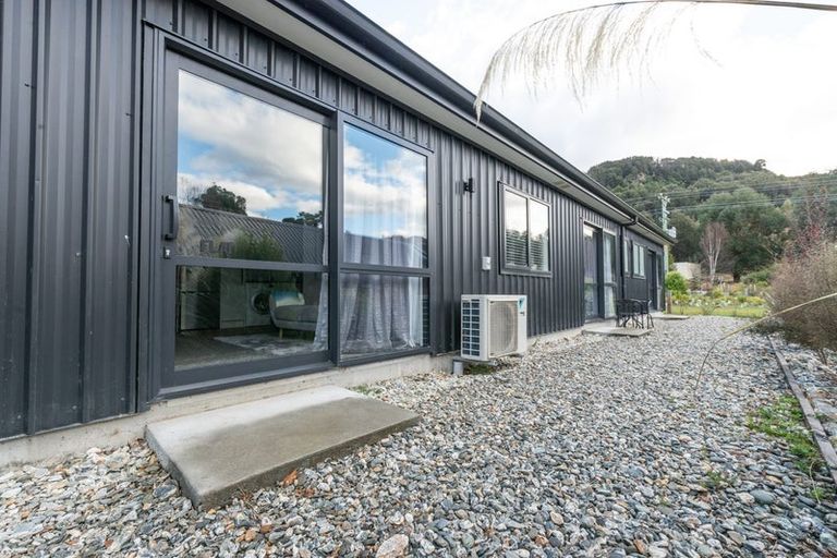 Photo of property in 47 Peregrine Falcon Road, Mount Creighton, Queenstown, 9371