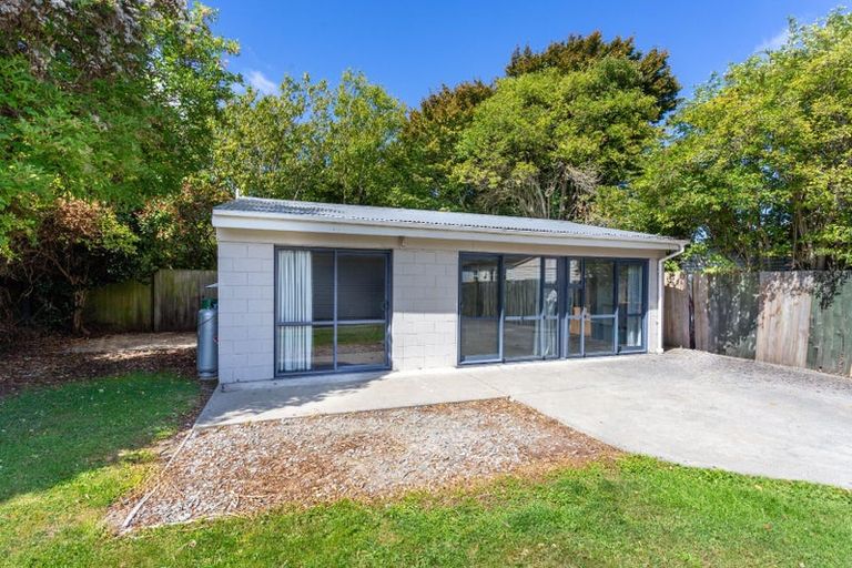 Photo of property in 100 Suva Street, Upper Riccarton, Christchurch, 8041