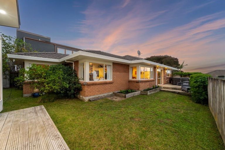 Photo of property in 17 Matterhorn Crescent, Northpark, Auckland, 2013