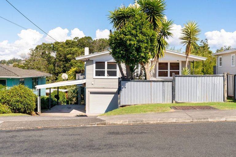 Photo of property in 11 Fordham Street, Beach Haven, Auckland, 0626