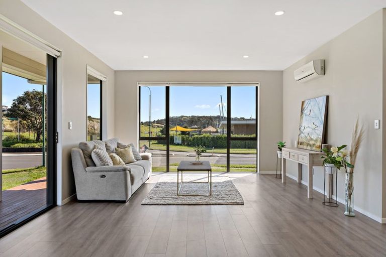 Photo of property in 1 Parkview Drive, Gulf Harbour, Whangaparaoa, 0930