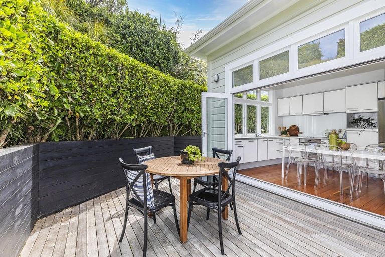 Photo of property in 5a Fortunatus Street, Brooklyn, Wellington, 6021