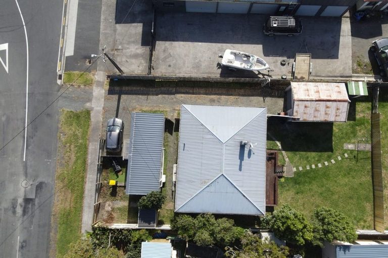 Photo of property in 3 Springs Road, Parakai, 0830
