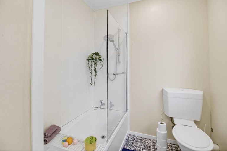 Photo of property in 2/19 Sailfish Drive, West Harbour, Auckland, 0618
