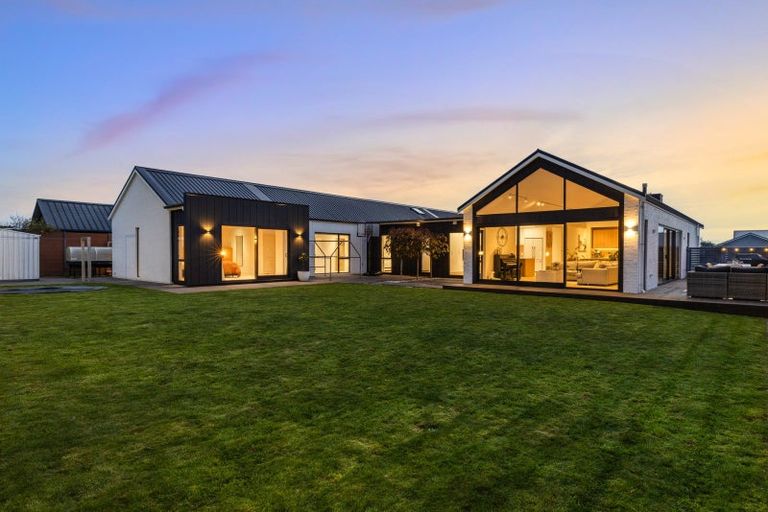 Photo of property in 24 Phoenix Palms Grove, Levin, 5510
