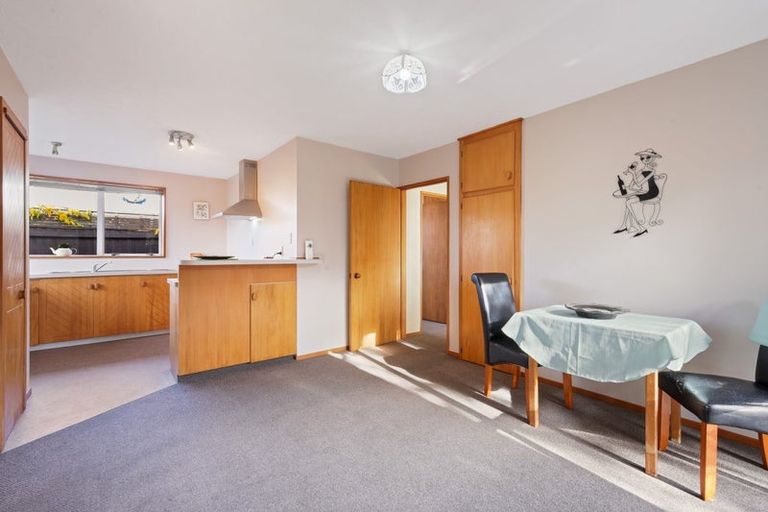 Photo of property in 2/5 Tuscany Place, Beckenham, Christchurch, 8023