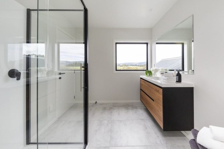 Photo of property in 20 Coutts Way, Fitzherbert, Palmerston North, 4410