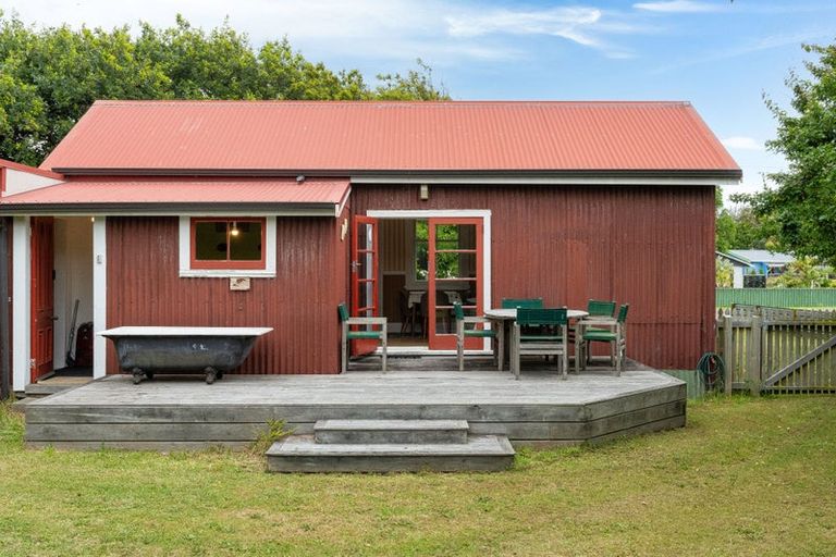 Photo of property in 21 Shortt Street, Foxton Beach, Foxton, 4815