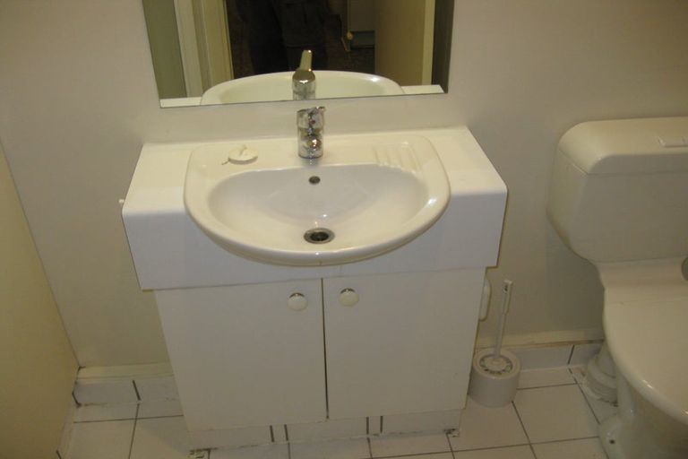 Photo of property in Terrace Tower Apartments, 6b/126 The Terrace, Wellington Central, Wellington, 6011