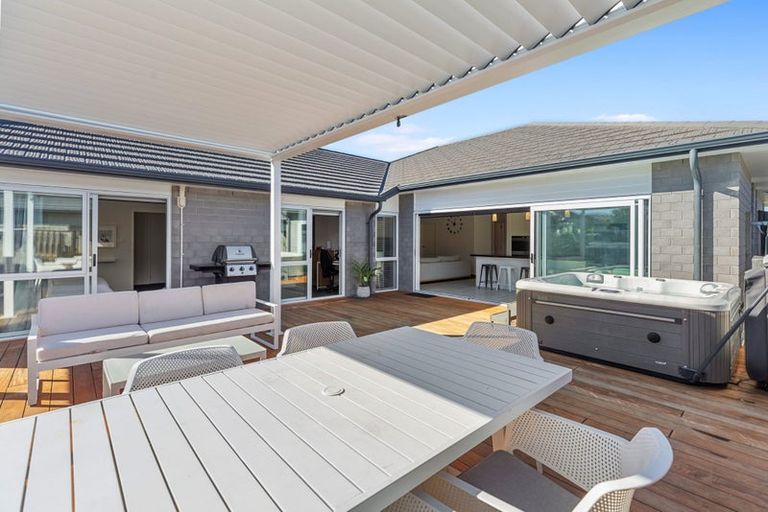 Photo of property in 57 Te Kio Crescent, Papamoa Beach, Papamoa, 3118