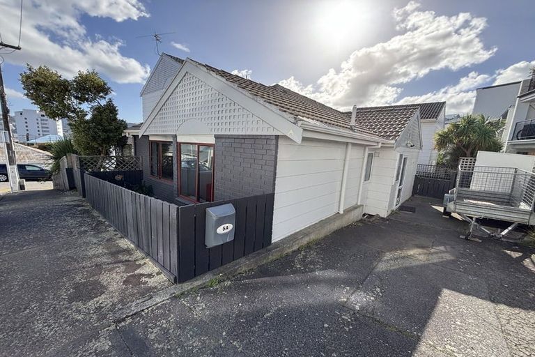 Photo of property in 5a Duke Street, Mount Victoria, Wellington, 6011