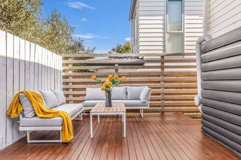 Photo of property in 116 Birkdale Road, Birkdale, Auckland, 0626