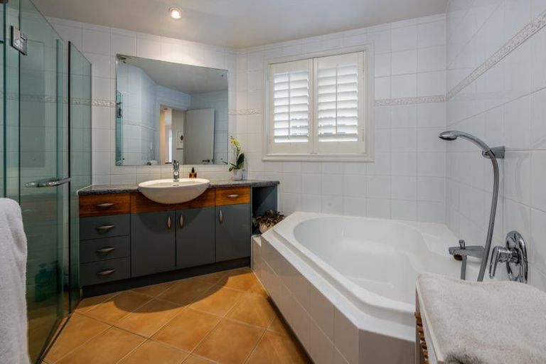 Photo of property in 15a Ocean View Road, Milford, Auckland, 0620