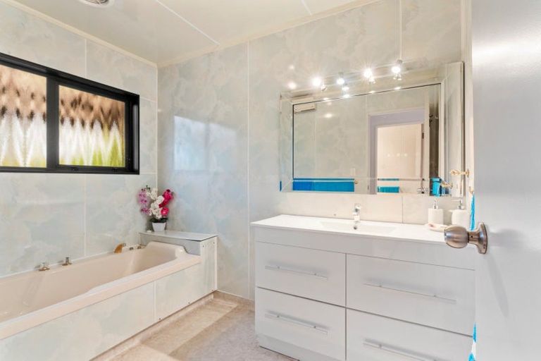 Photo of property in 2 Ajax Place, Welcome Bay, Tauranga, 3112