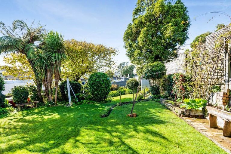 Photo of property in 19 Nobs Line, Strandon, New Plymouth, 4312