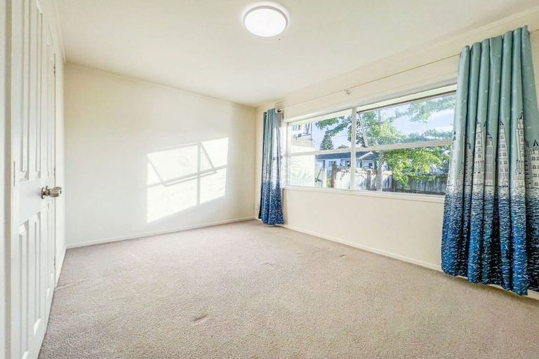 Photo of property in 1/3 Mannering Place, Hillcrest, Auckland, 0627