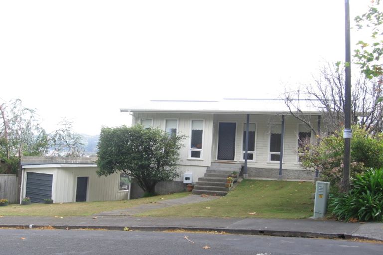 Photo of property in 19 Summit Road, Fairfield, Lower Hutt, 5011